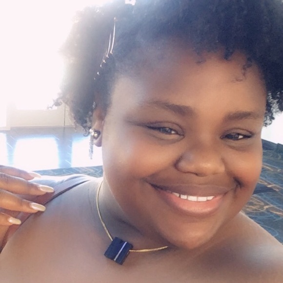 Meet your Posher, Nia - Picture 1 of 1